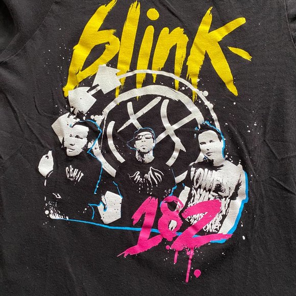 Blink-182 Chest Approx. 15.5'' Graphic Band Tee - Picture 2 of 10